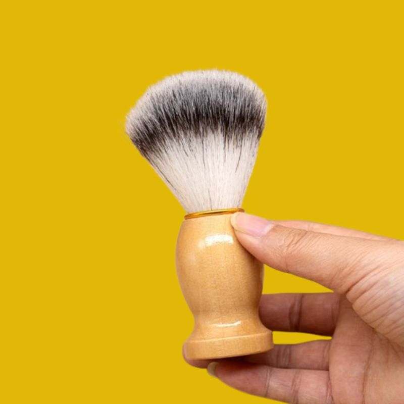 Un modèle tiens blaireau de rasage