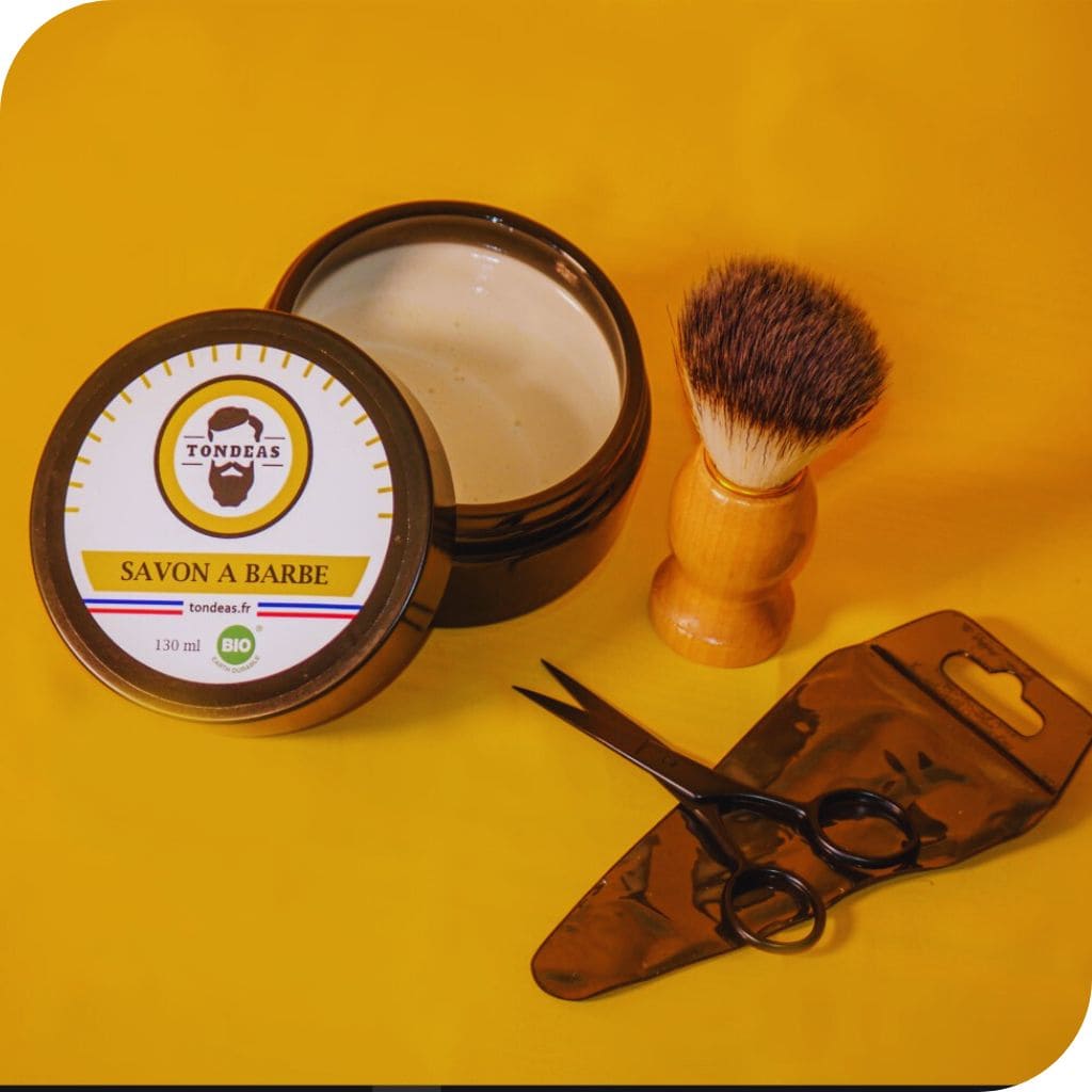 savon pour rasage avec blaireau prêt à  l'emploi