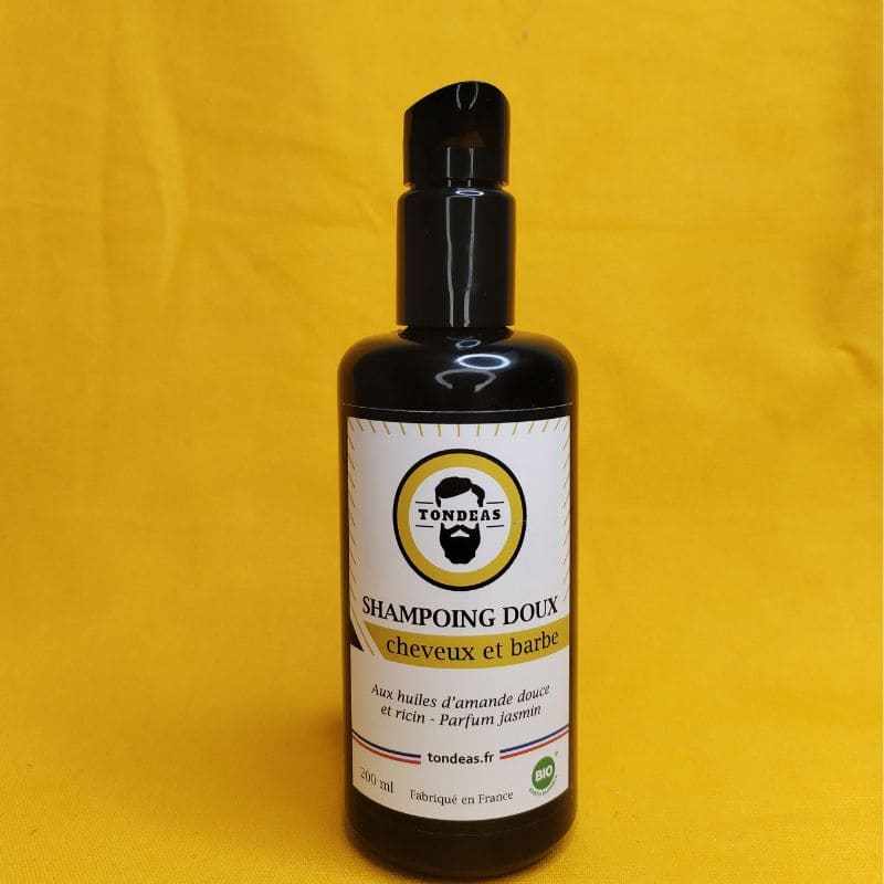 Shampoing pour la barbe / shampoing barbe en position verticale