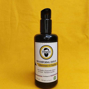 Shampoing pour la barbe / shampoing barbe en position verticale