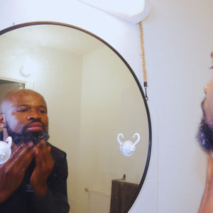 shampoing pour la barbe/ shampoing barbe  naturel 200ML AVEC modèle en application