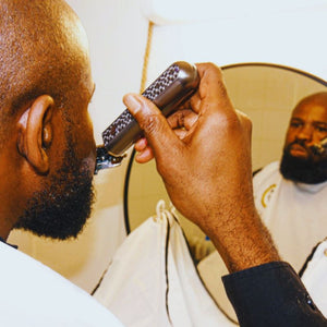 modèle taille sa barbe avec tondeuse à barbe pro