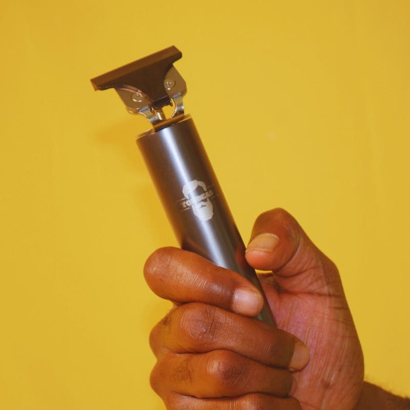 tondeuse à barbe pro est multifonction et ergonomique